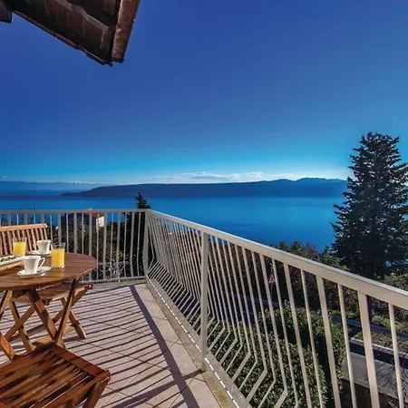 Two Bedroom With Sea View Hébergement de vacances Brseč