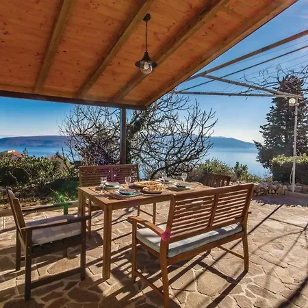 Two Bedroom With Sea View *