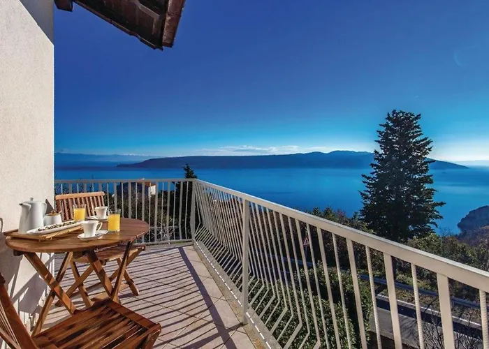 Two Bedroom With Sea View Hébergement de vacances Brseč